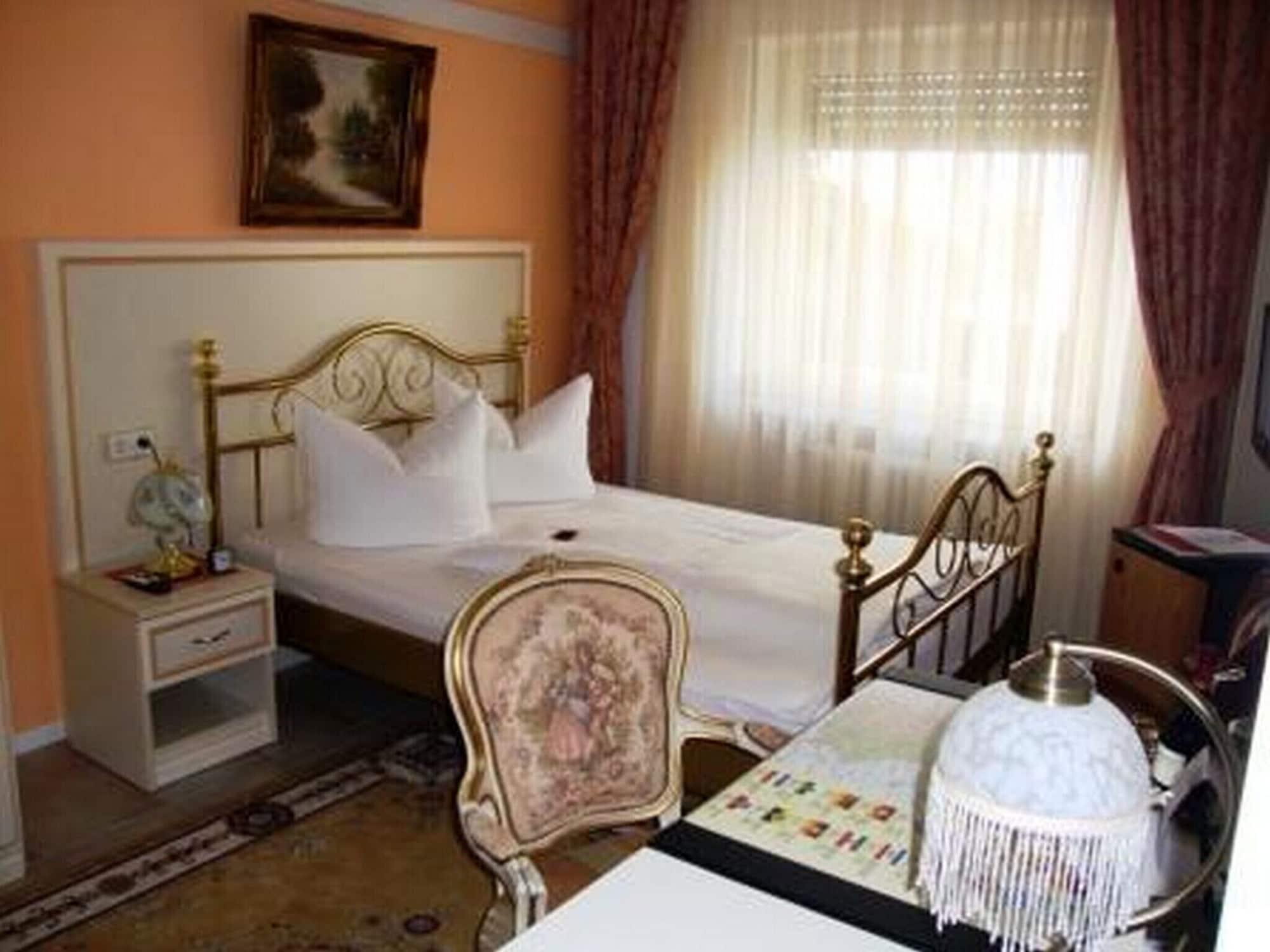 Haus Mooren, Hotel Garni Dusseldorf Bagian luar foto