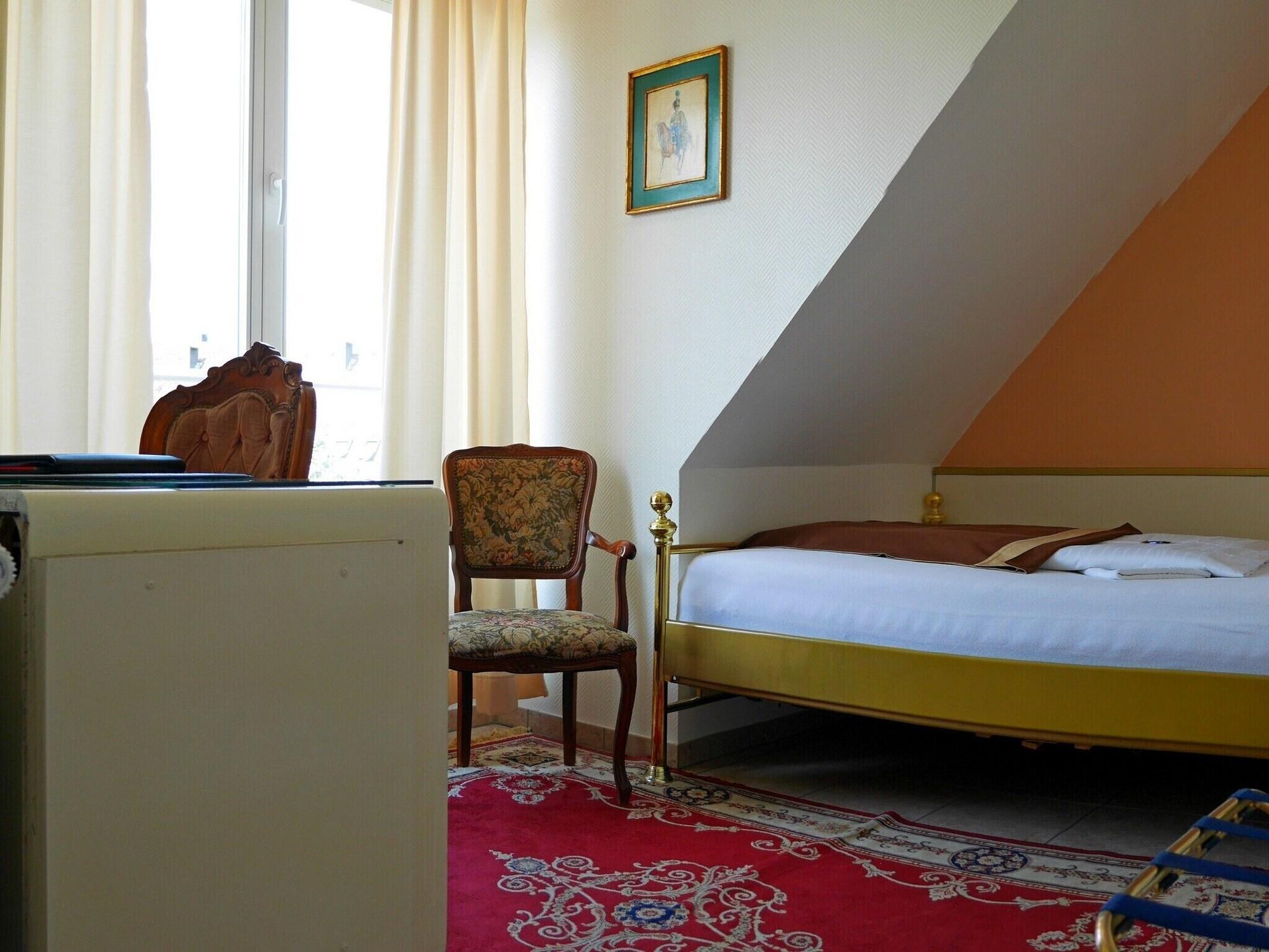 Haus Mooren, Hotel Garni Dusseldorf Bagian luar foto