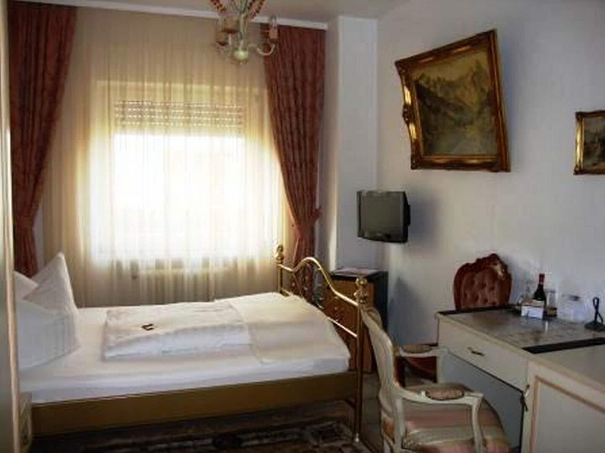 Haus Mooren, Hotel Garni Dusseldorf Bagian luar foto