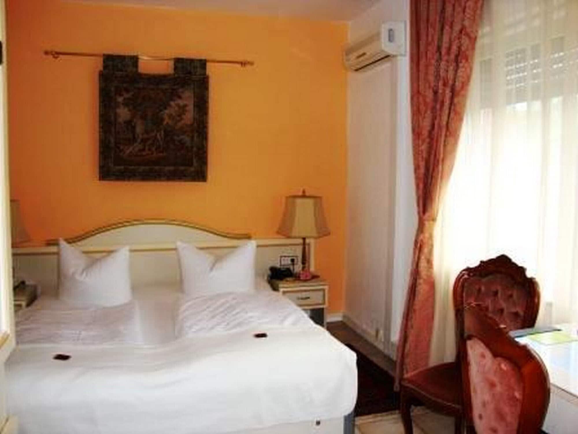 Haus Mooren, Hotel Garni Dusseldorf Bagian luar foto