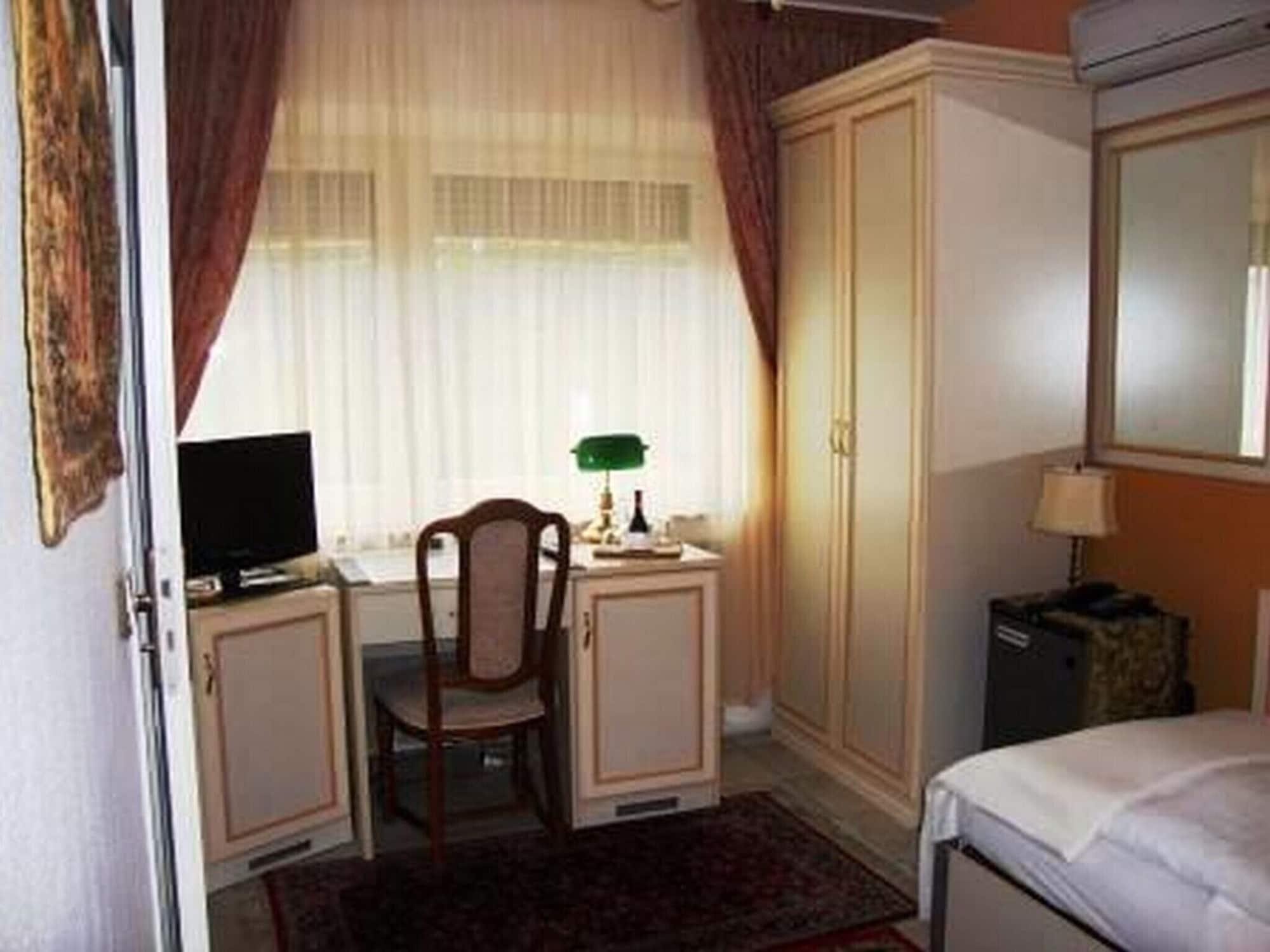 Haus Mooren, Hotel Garni Dusseldorf Bagian luar foto