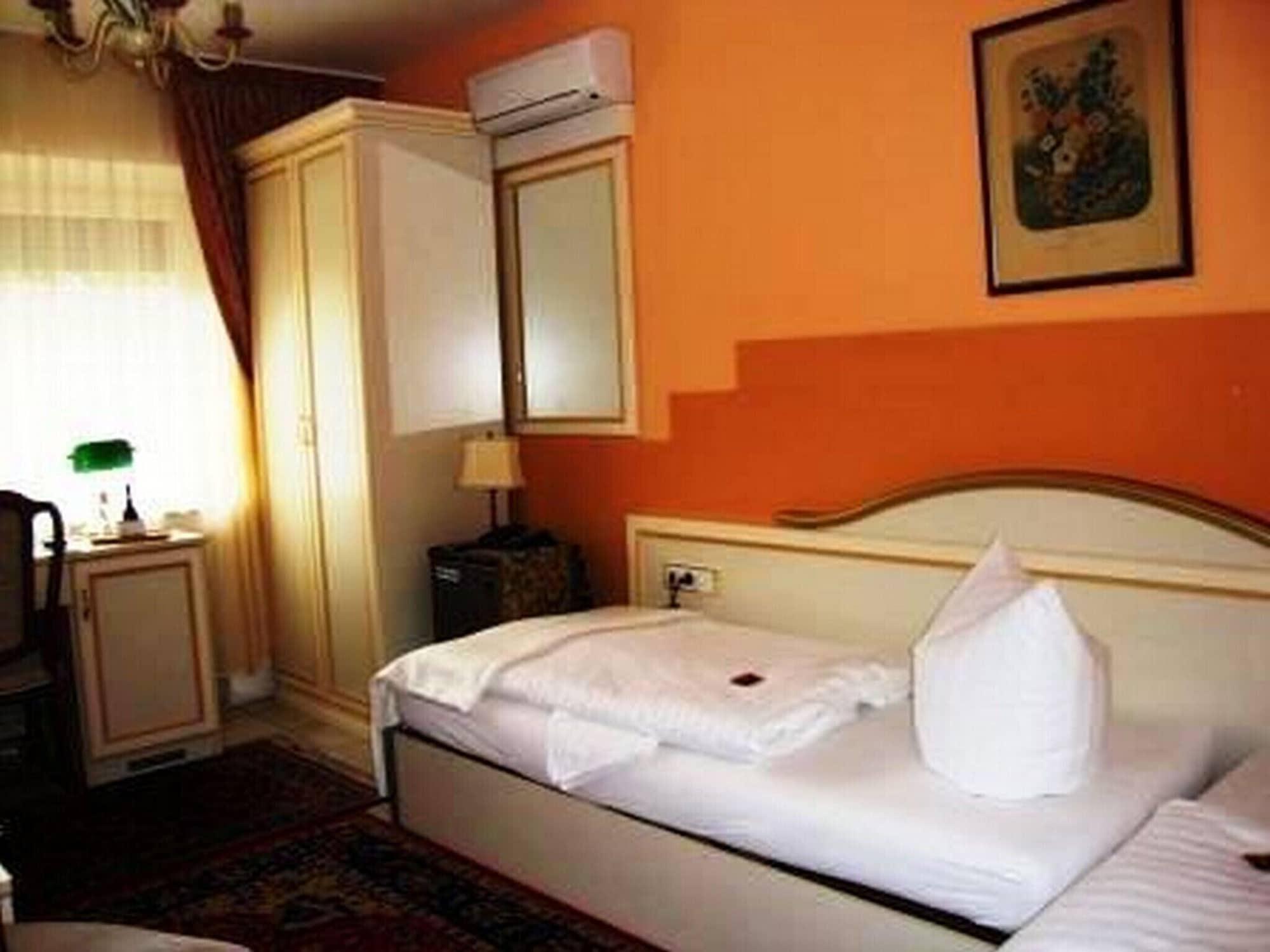 Haus Mooren, Hotel Garni Dusseldorf Bagian luar foto