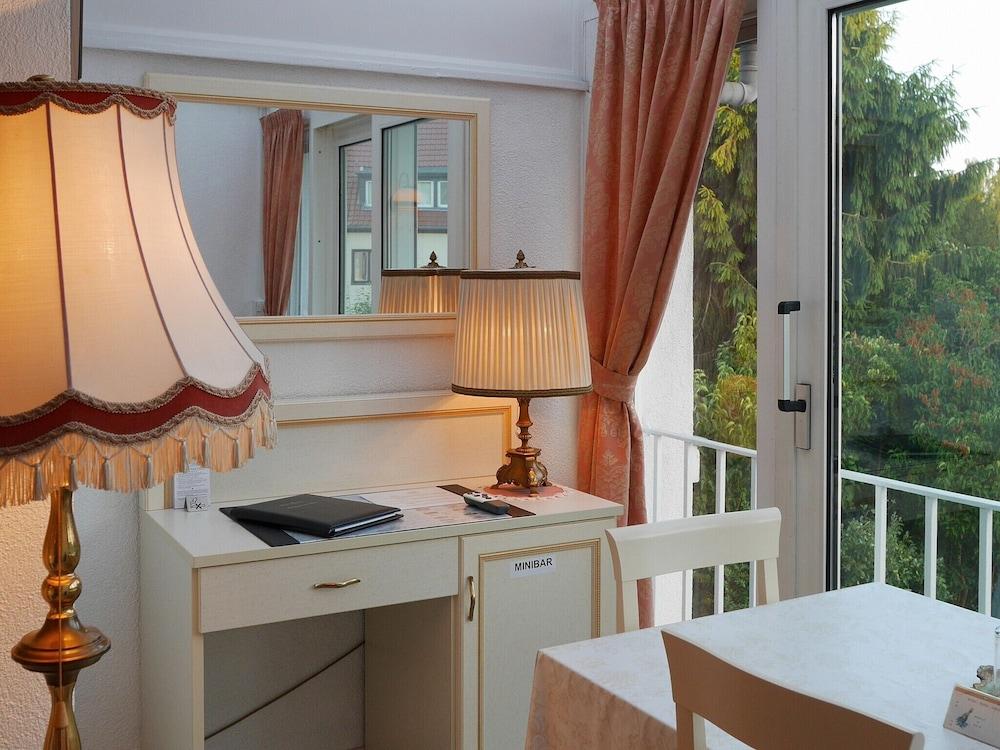 Haus Mooren, Hotel Garni Dusseldorf Bagian luar foto